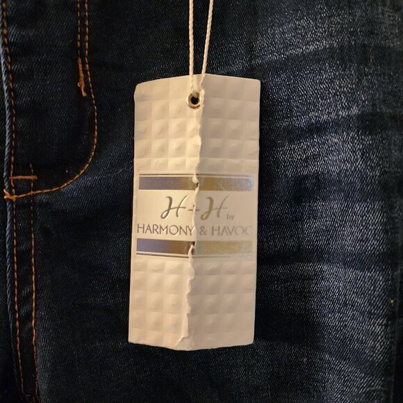 Harmony & Hevoc Bermuda Shorts - Picture 3 of 7